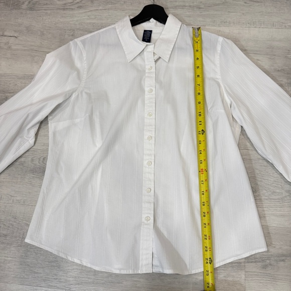 IZOD Women's White Collared Shirt size XL - Picture 8 of 16